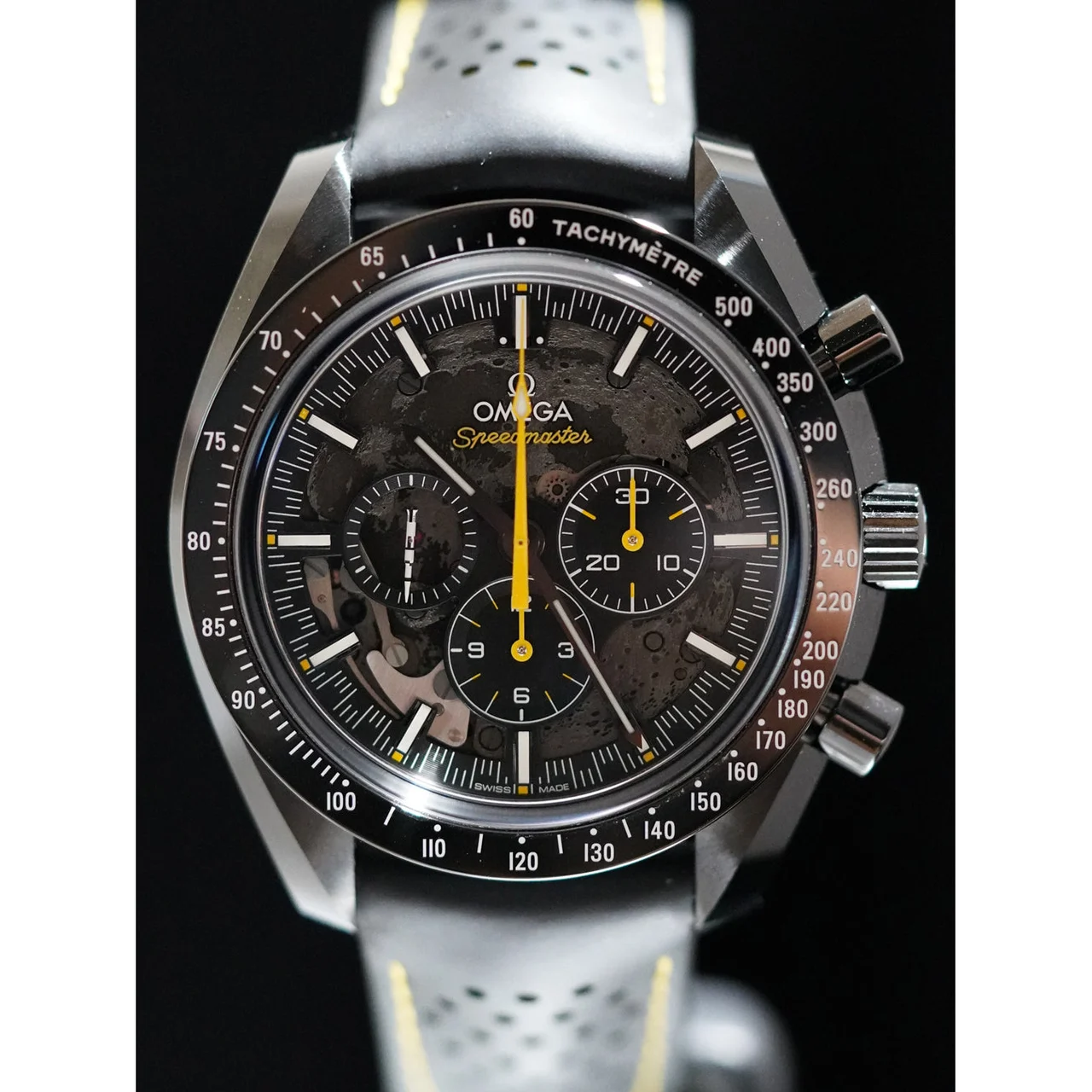 OMEGA Speedmaster Dark Side Of The Moon Apollo 8 210009N32451 44 mm kol saati