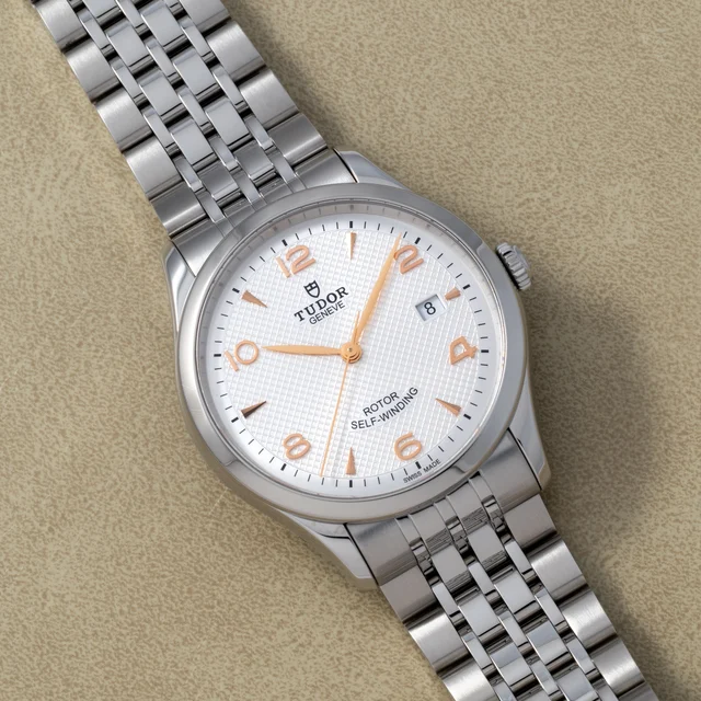 Tudor Tudor 1926 40992858 kol saati