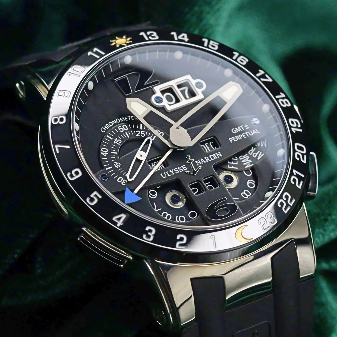 Ulysse Nardin Toro GMT+/- Perpetual Calendar Full Calenda Ulysse Nardin El Toro GMT+/- Perpetual Calendar Full Calenda 43 mm kol saati