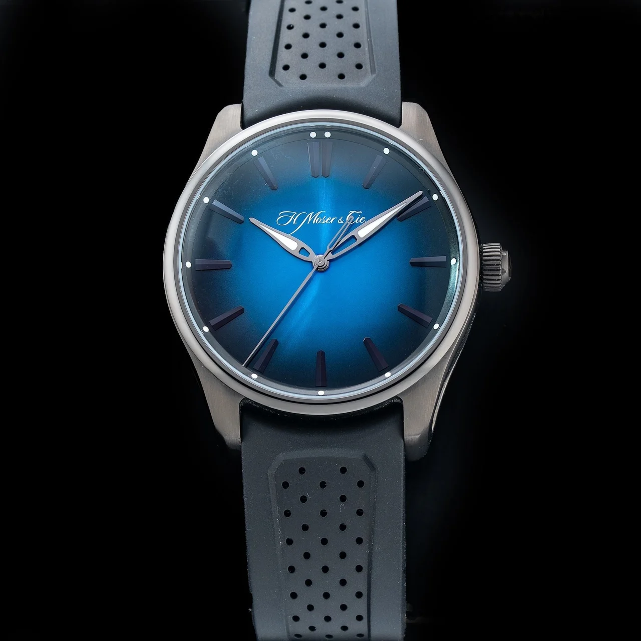 H. Moser & Cie. - Moser & Cie. Pioneer Centre Seconds Funky Blue Black Edition 3200-1205 210009N36190 42.8 mm kol saati