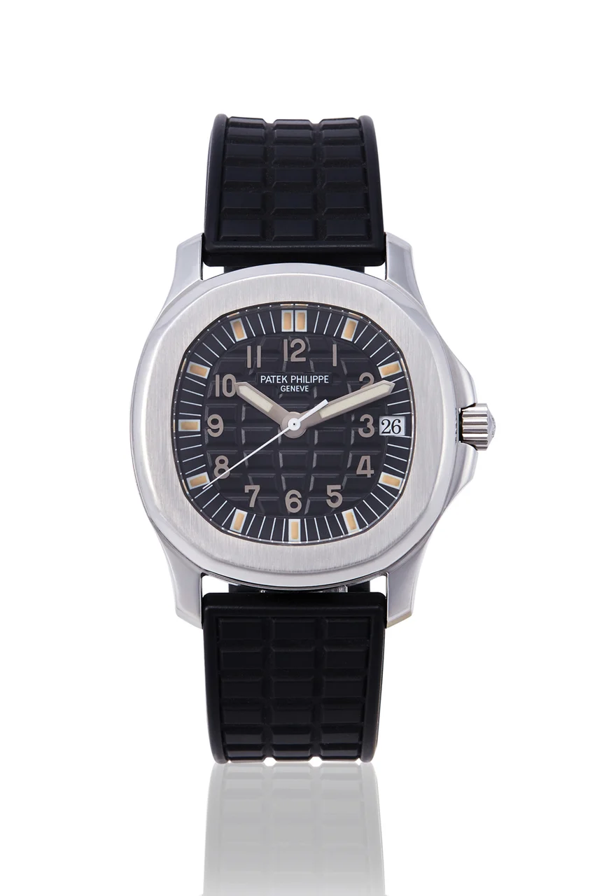 Patek Philippe PATEK PHILIPPE REF. 5060 - STEEL - AQUANAUT Fine, cushion-shaped, center seconds, self-winding, water- resistant, stainless steel wristwatch with date. Jolie montre-bracelet étanche en acier, mouvement automatiqueavec date. kol saati