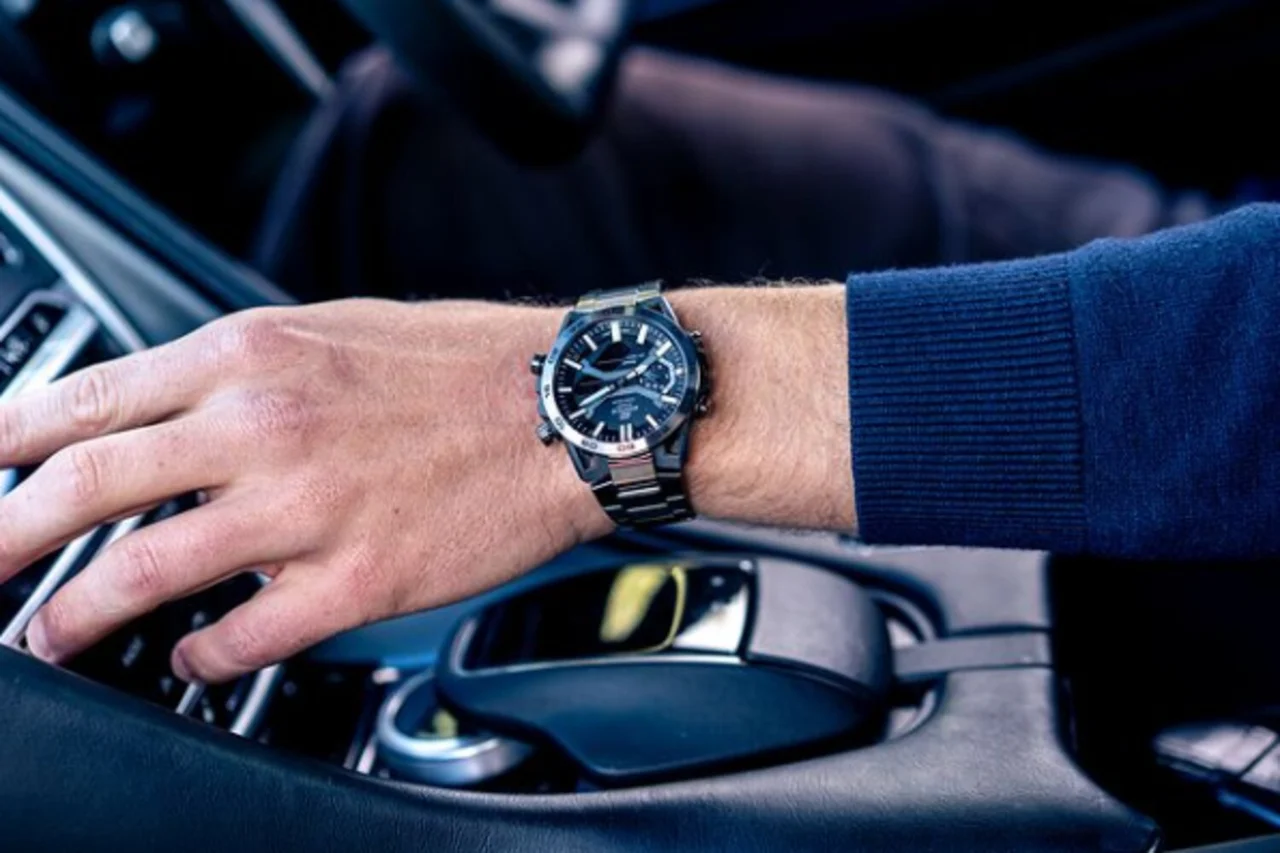 Casio Edifice Güneş Enerji̇li̇ ECB-2000DC-1ADF 51 mm kol saati