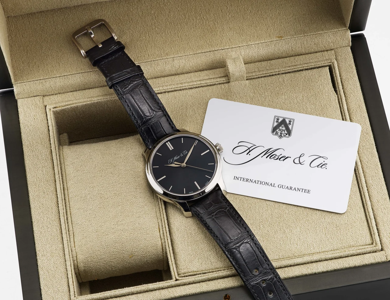 H. Moser & Cie. - Moser & Cie. - Ref. 343.505, 7-day going, double barrels, gold escapement, stop-seconds; “Monard”; platinum kol saati