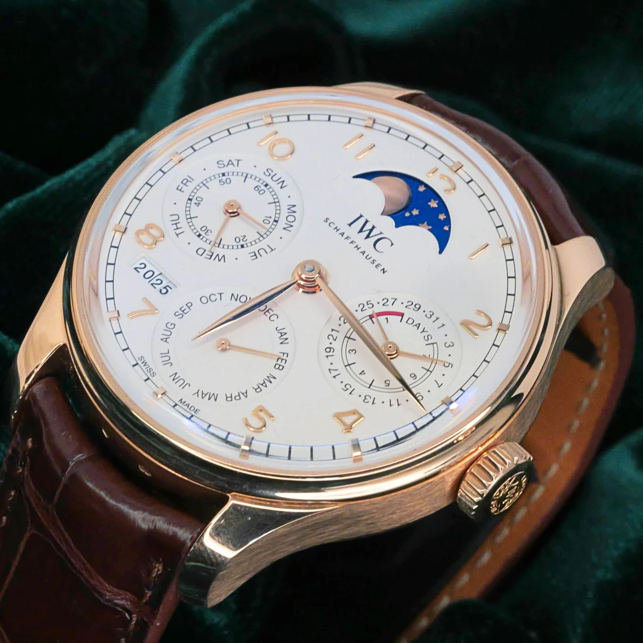 IWC Portugiesser Perpetual 44.2MM White Dial Rose Gold COMPL 44 mm kol saati