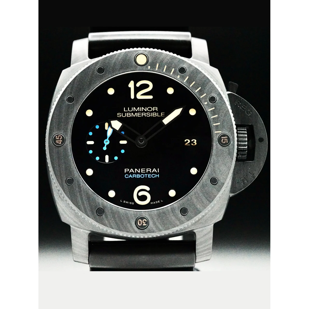 Panerai Luminor Submersible Carbotech 210000060043 47 mm kol saati