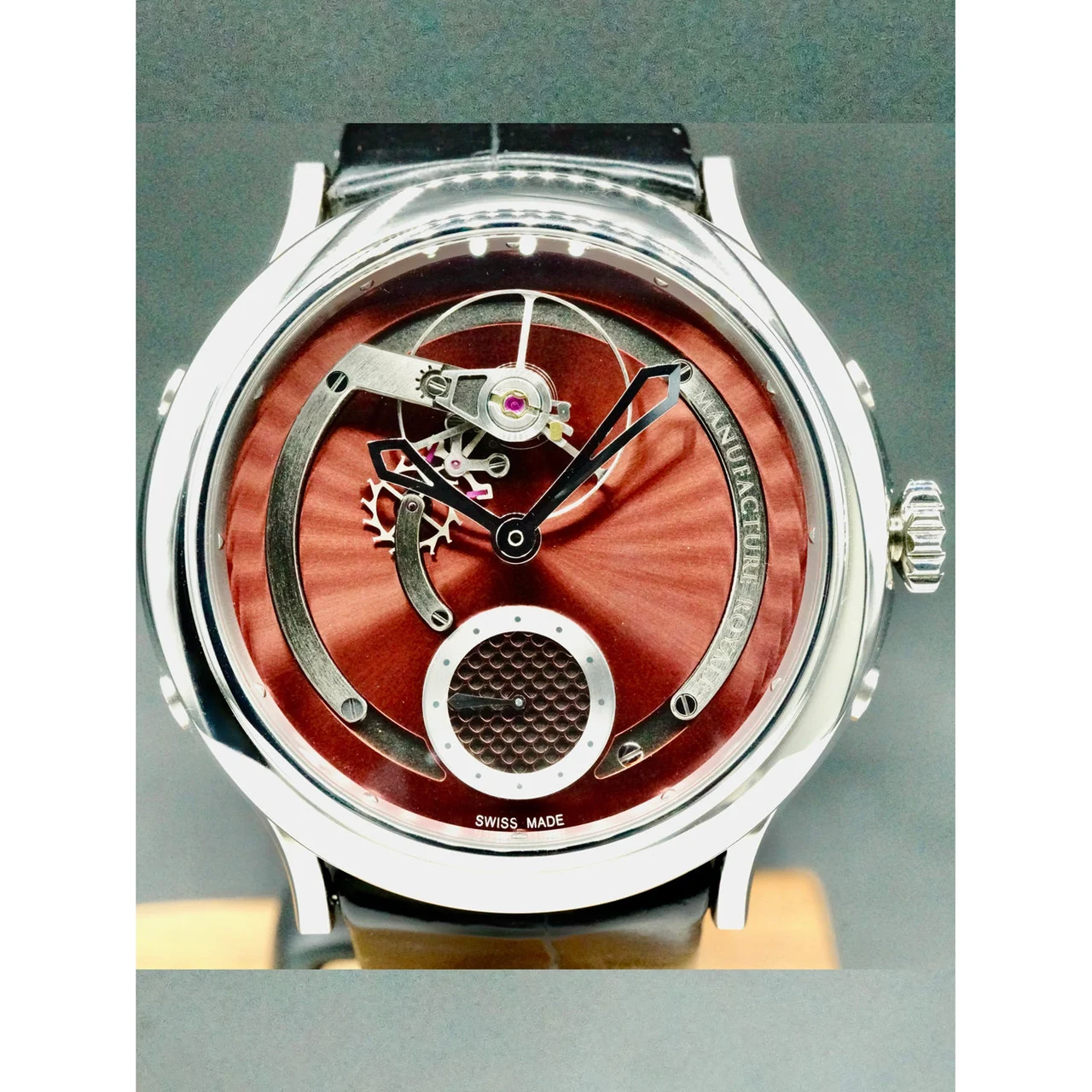 Manufacture Royale Red Dial Voltige Steel 210000042283 45 mm kol saati