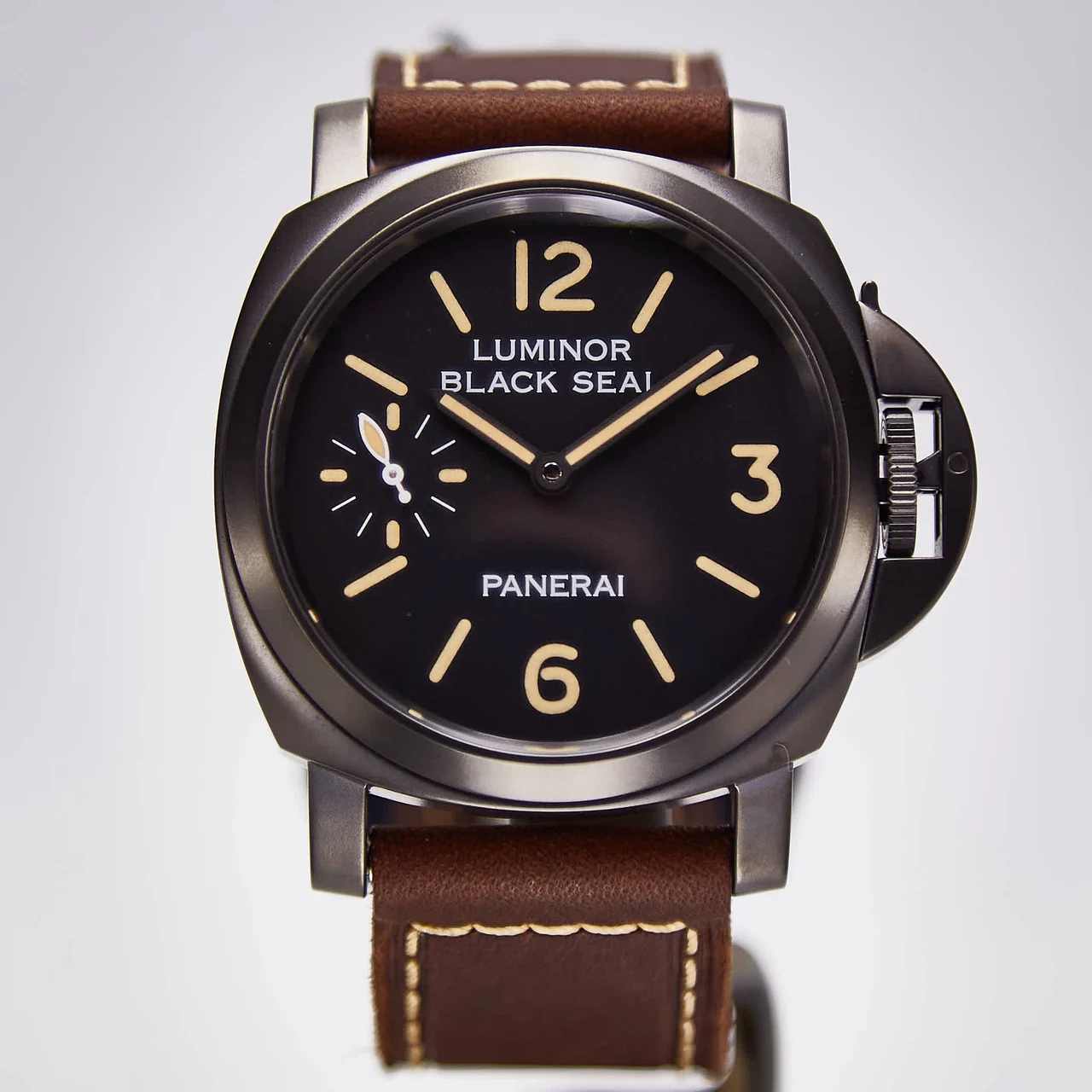 Panerai Luminor 210000008225 44 mm kol saati