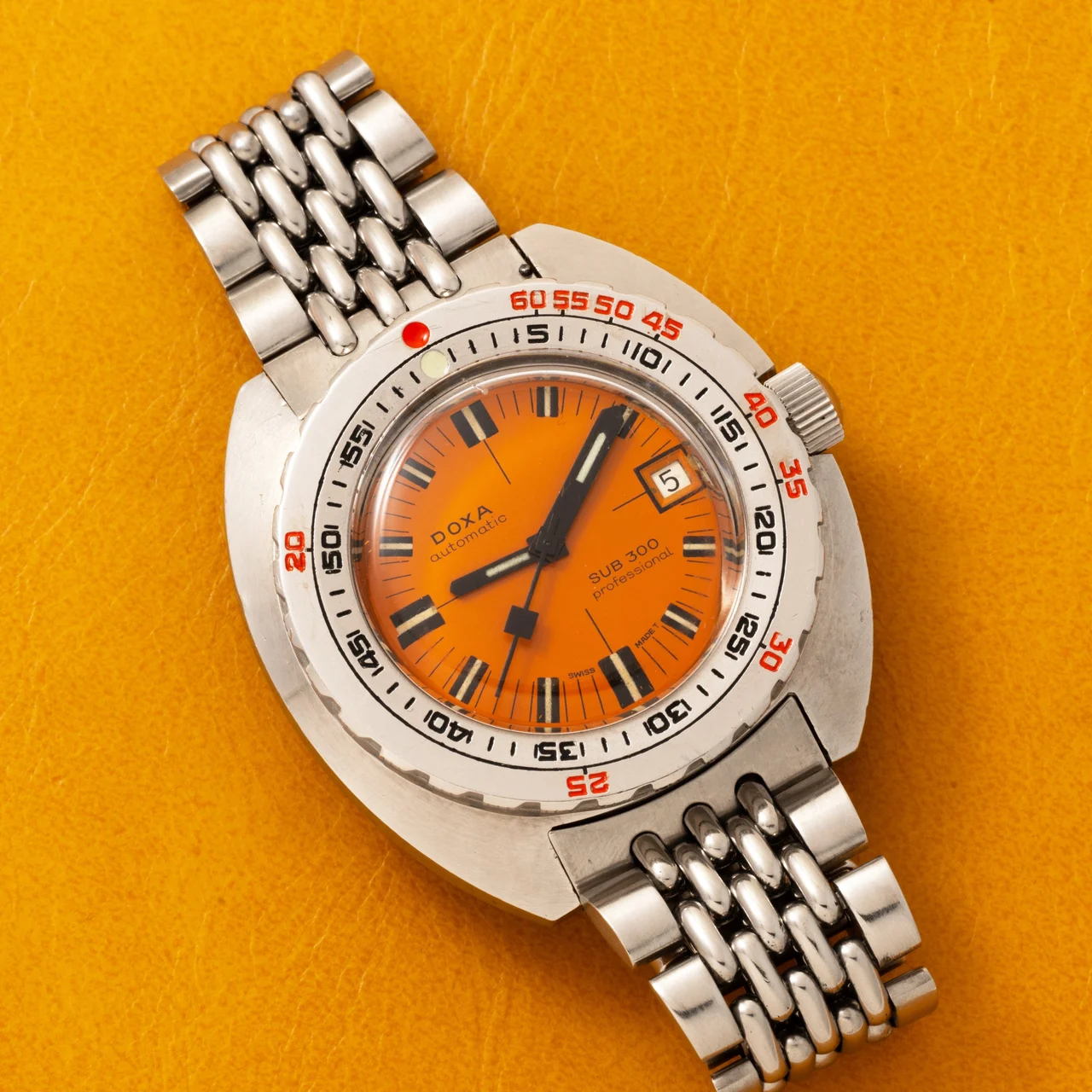 Doxa Sub 300 40992985 43 mm kol saati
