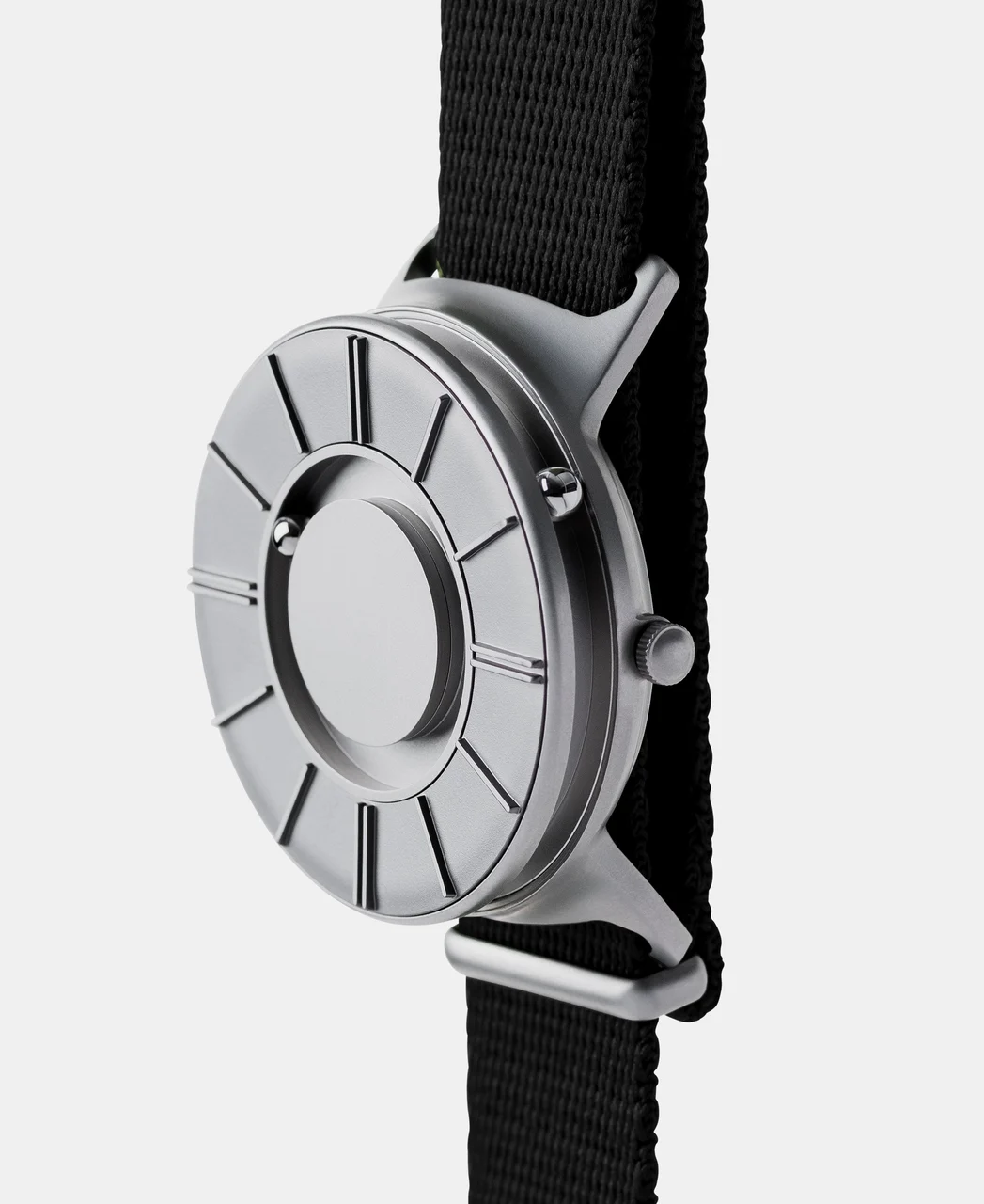 Eone Apex-n-black 40 mm kol saati