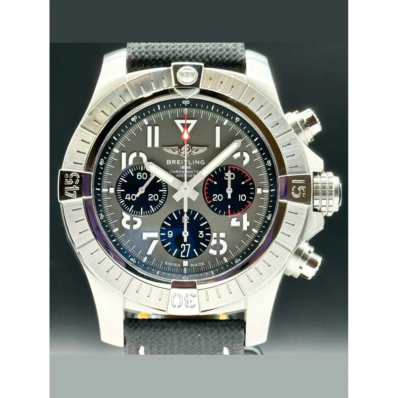 Breitling Avenger B01 Chrongraph 45 210000076282 45 mm kol saati