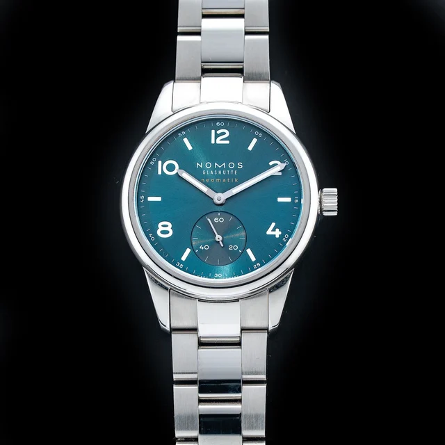 NOMOS Glashütte Club Sport Neomatik Petrol 210009N34118 kol saati