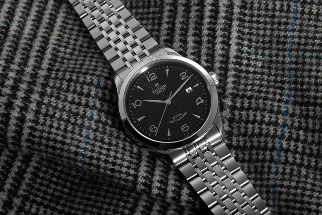 Tudor Tudor 1926 40991358 kol saati