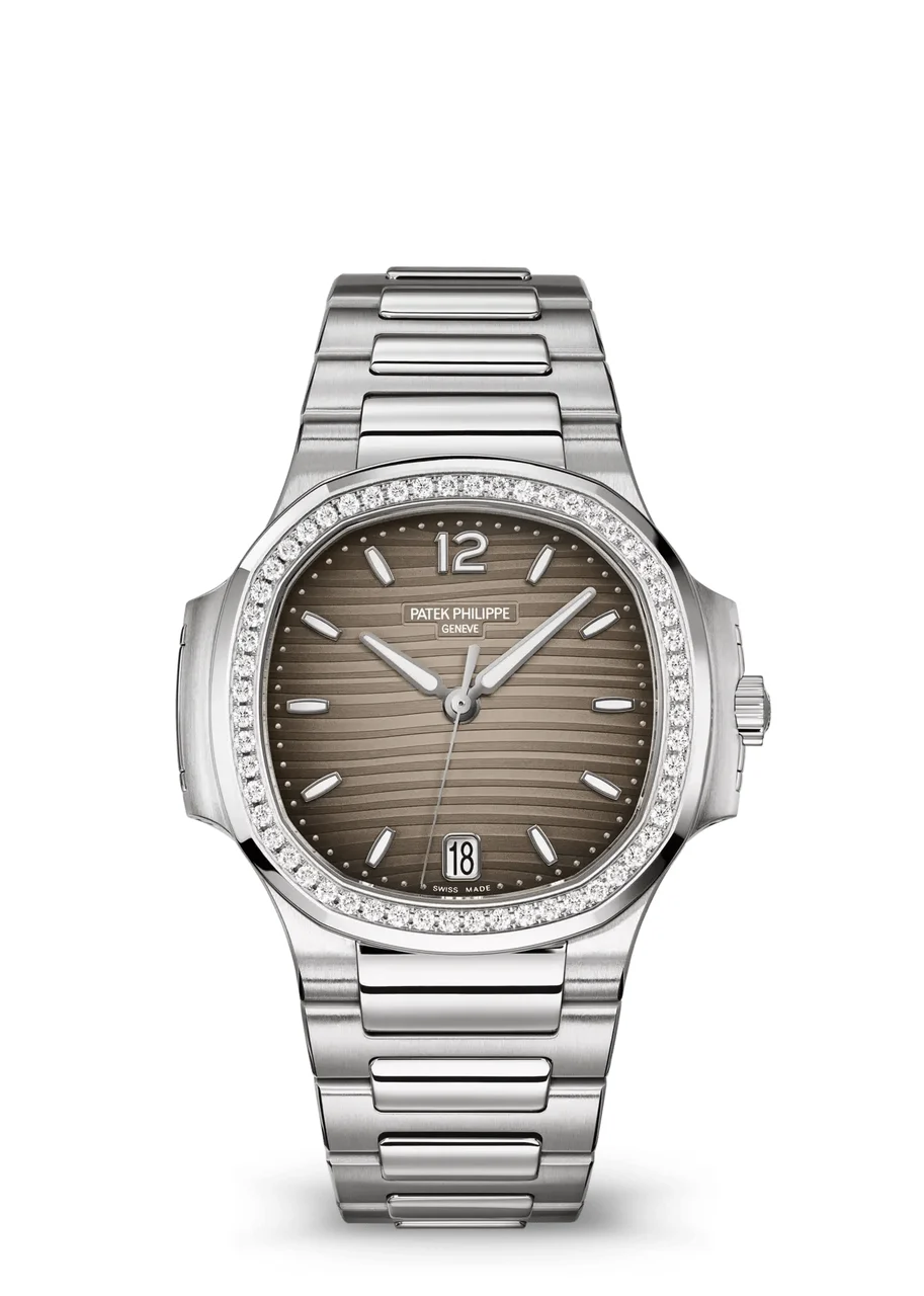 Patek Philippe Nautilus 7118 7118/1200A-011 35.2 mm kol saati