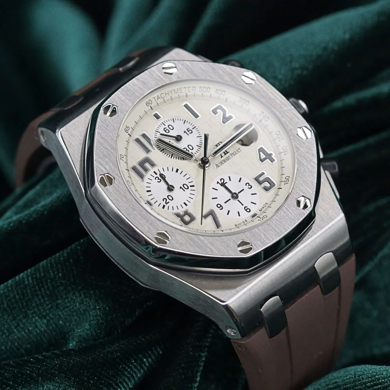 Audemars Piguet Safari 42MM White Dial Stainless Steel COMPL 42 mm kol saati