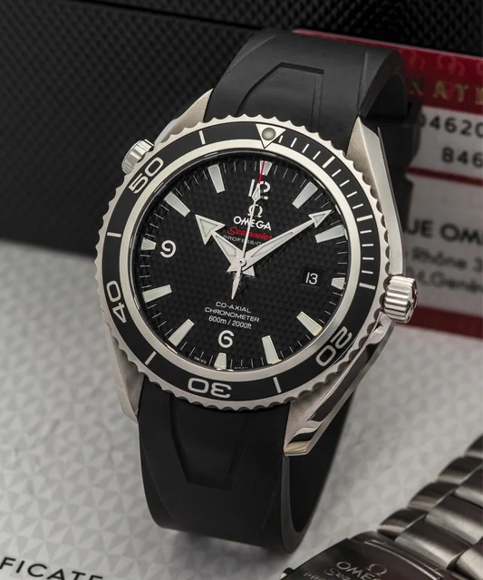 OMEGA Planet Ocean - Quantum Of Solace 222.30.46.20.01 kol saati