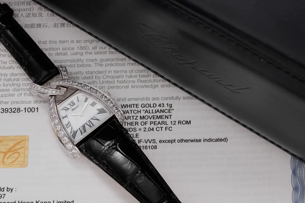Chopard CHOPARD REF. 139328-1001, ALLIANCE, 18K WHITE GOLD, DIAMONDS AND MOTHER OF PEARL (NEW OLD STOCK) kol saati