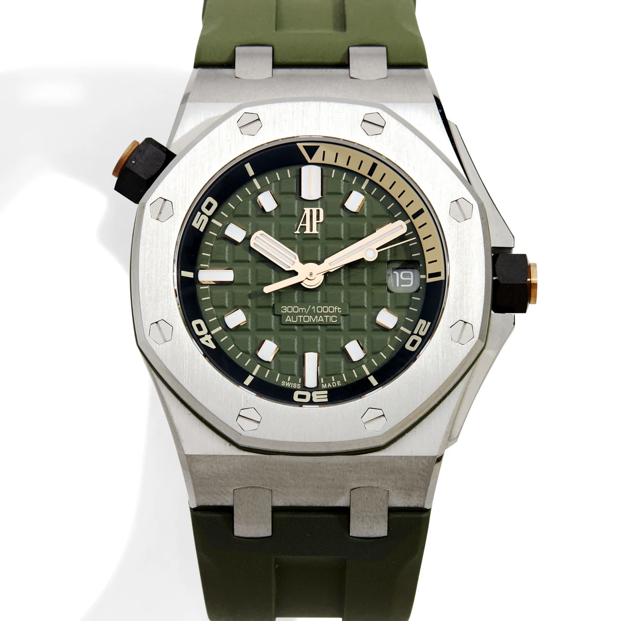 Audemars Piguet AUDEMARS PIGUET REF. 15720ST.O.A052CA.01, DIVER'S MILITARY-TYPE, GREEN "KAKI" DIAL; "ROYAL OAK" "OFF-SHORE; STAINLESS STEEL kol saati