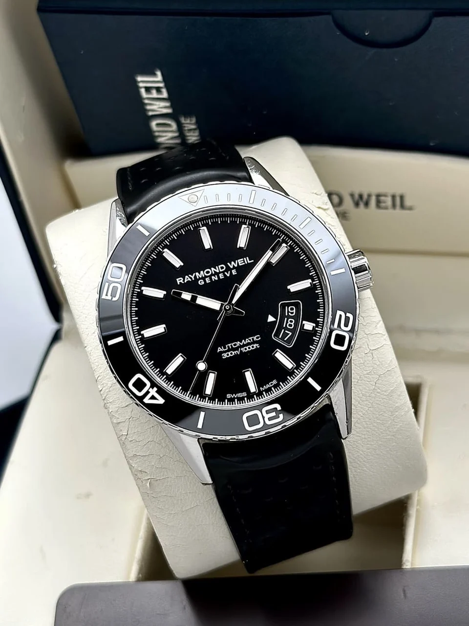 Raymond Weil Freelancer 300M Diver 42.5 mm Black Dial Cerami 43 mm kol saati