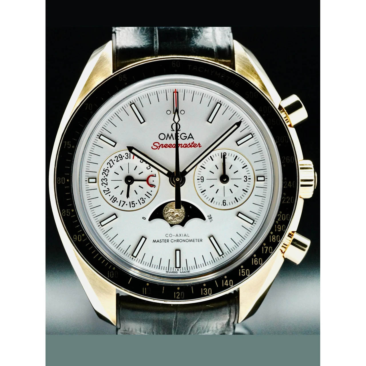 OMEGA Speedmaster Moonwatch Master Chronometer Moonphase Yellow Gold 304.63.44.52.02.001 POC210000058682 kol saati