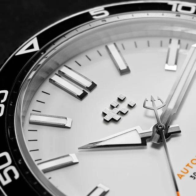 Christopher Ward Trident Pro 300 C60-38ADA31S0KW1-B1 kol saati