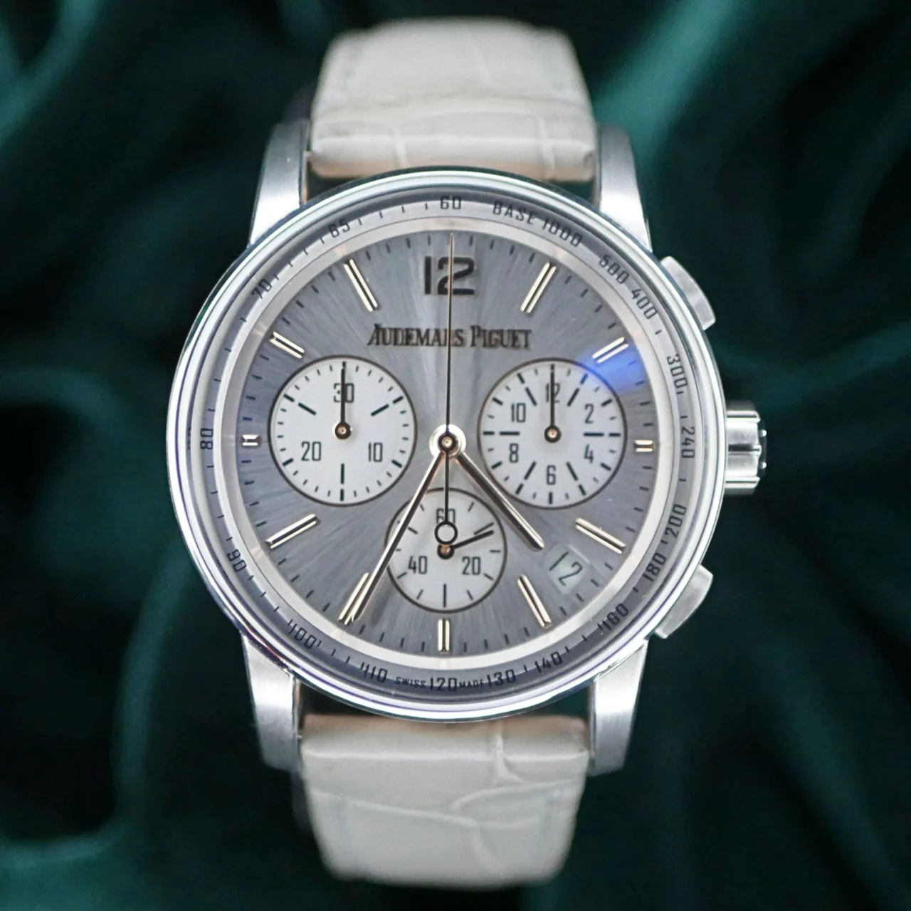 Audemars Piguet Code 11.59 Audemars Piguet Code 11.59 Chronograph 41MM Gray Dial 18K Wh 41 mm kol saati