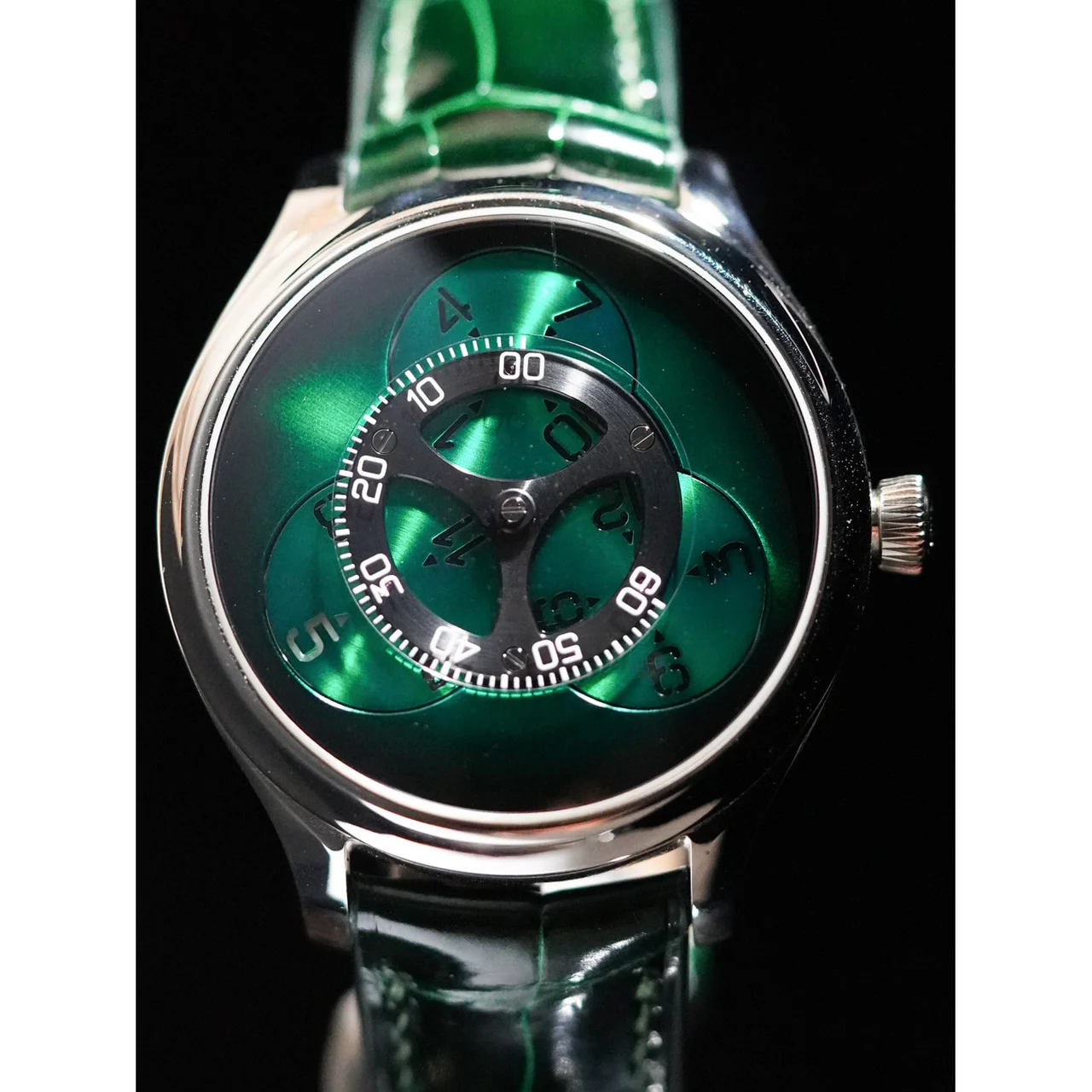 H. Moser & Cie. - Moser & Cie. 1806-0201 Endeavour Flying Hours Green Dial 210009N32336 42 mm kol saati