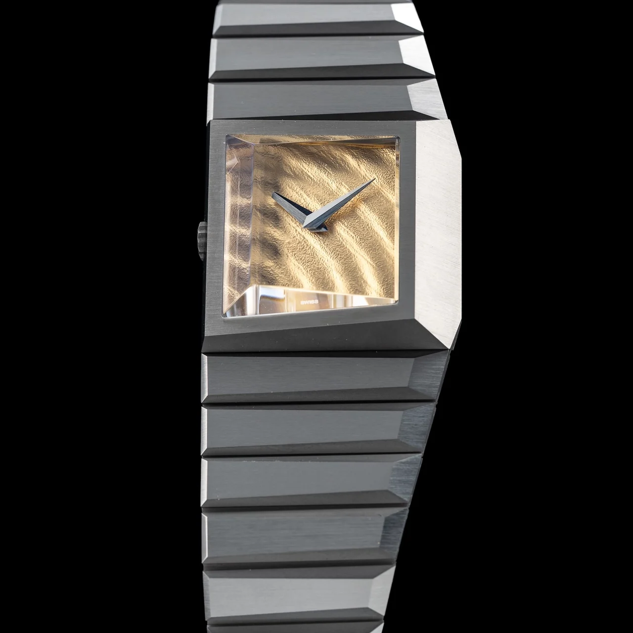 Toledano & Chan Gold Ripple Dial on Titanium 210009N39310 32 mm kol saati