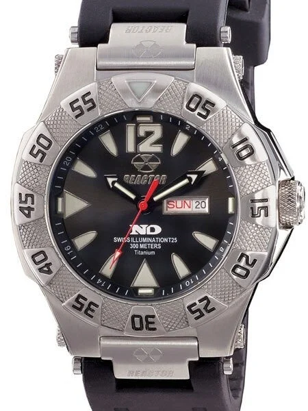 Reactor Gamma Ti 300 Meter Dive Watch with Never Dark Illumination and Titanium Case #52801 45.5 mm kol saati