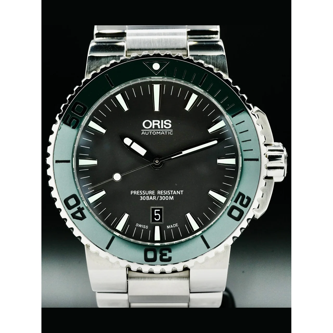 Oris Aquis Date 210000038061 43 mm kol saati
