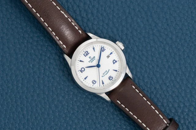 Tudor Tudor 1926 40991221 kol saati