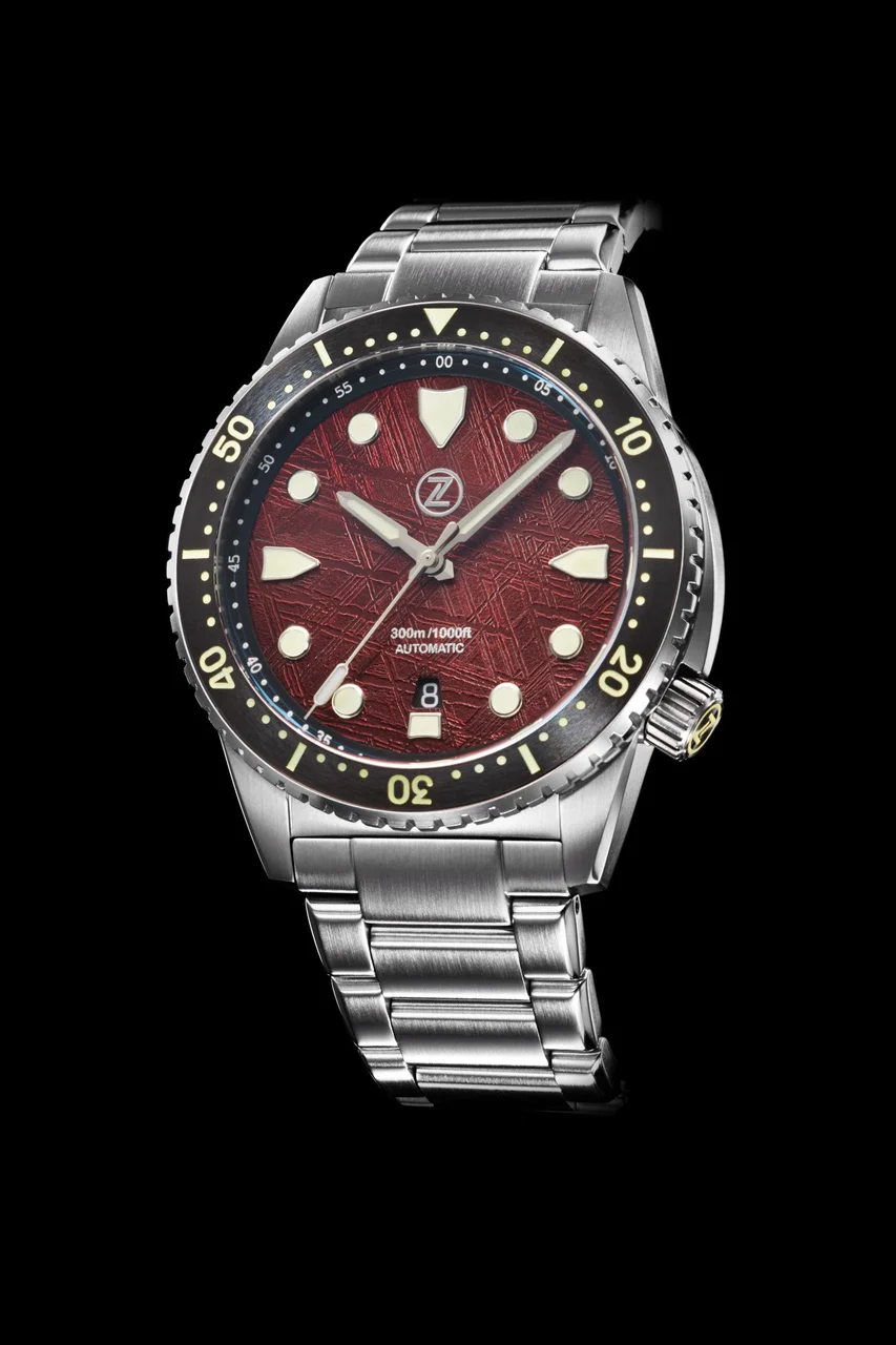 Zelos Great White V2 300m 'Blood Moon' Meteorite 43 mm kol saati