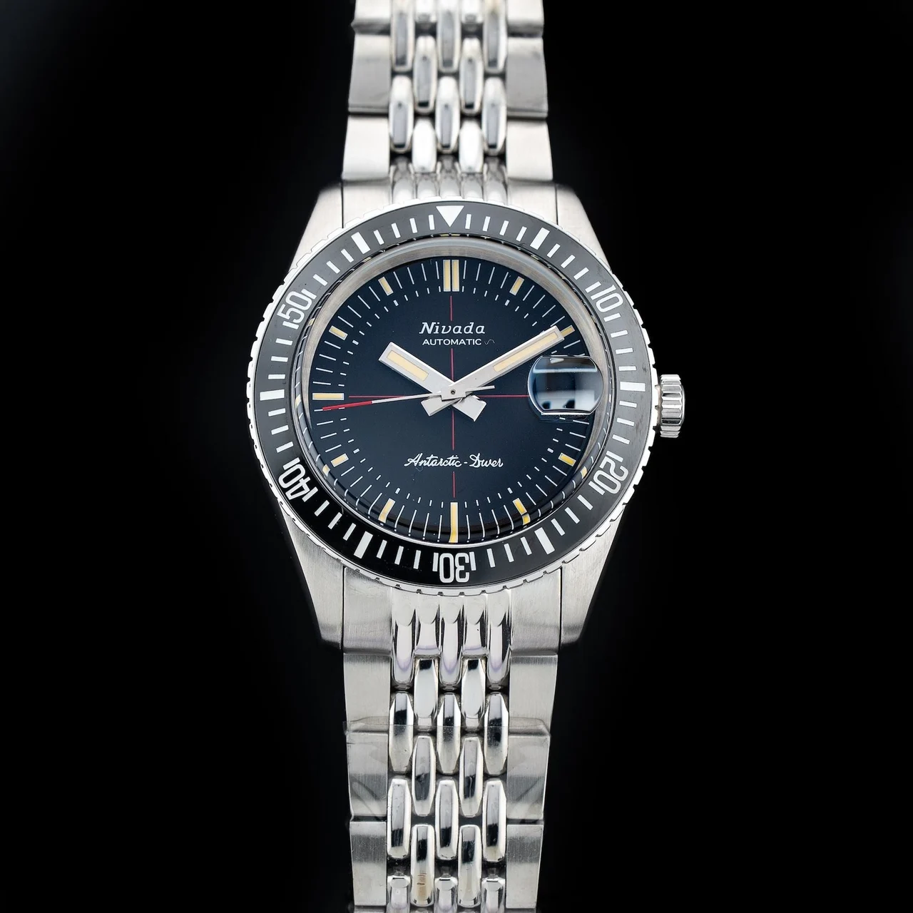 Nivada Grenchen Antarctic Diver 32038A04 210009N33256 38 mm kol saati