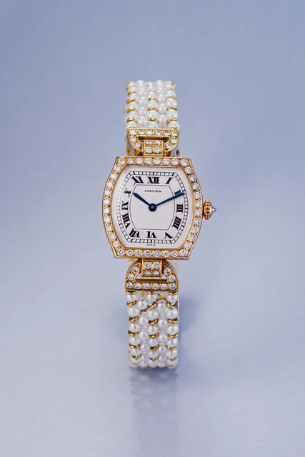 Cartier Tortue pearl and diamonds kol saati