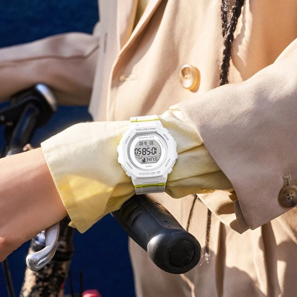 Casio G-shock G-squad GMD-B300SC-7DR 43.8 mm kol saati