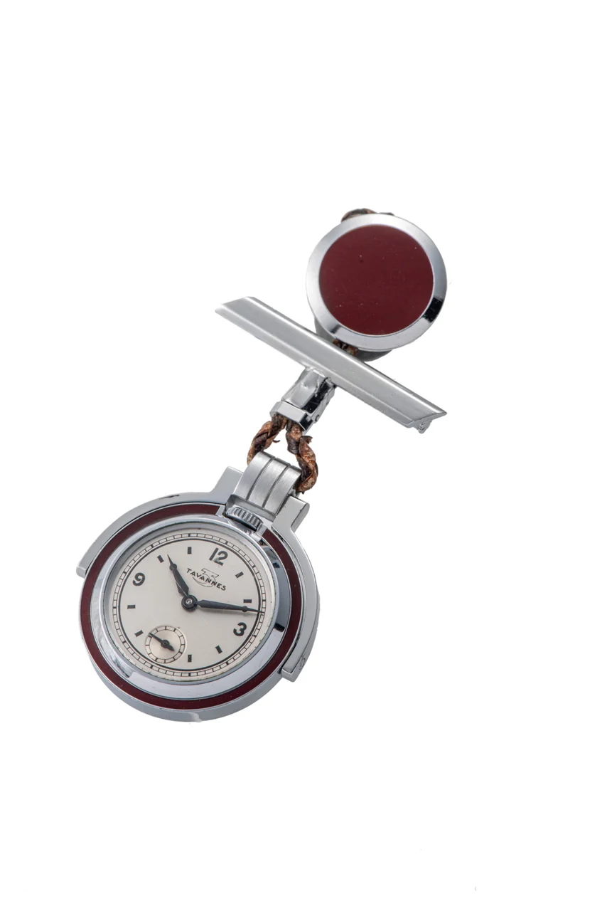 Tavannes Ref. 4901, Art Deco “buttonhole” lapel-watch; chromium-plated metal kol saati