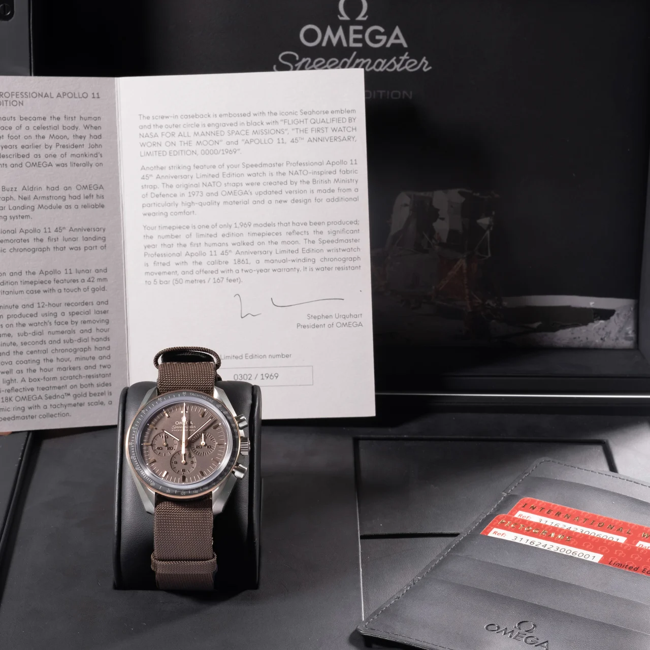 OMEGA OMEGA, REF. 311.62.42, SPEEDMASTER, APOLLO 11, 45TH ANNIVERSARY, PINK GOLD SEDNA BEZEL, NEW OLD STOCK, TITANIUM kol saati
