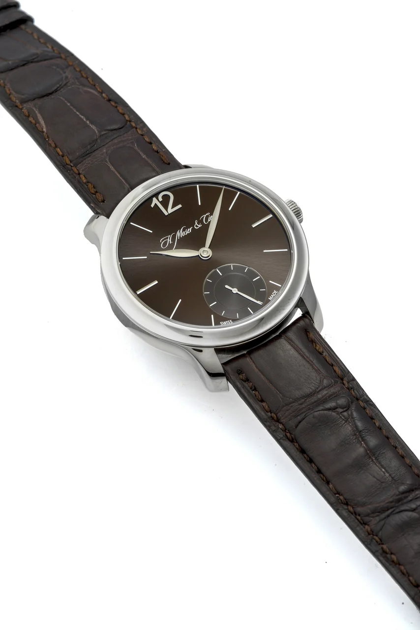 H. Moser & Cie Mayu MOSER & CIE MAYU REF. 321.503 POWER RESERVE WHITE GOLD [NEW OLD STOCK] Extremely fine and rare, manual-winding, 18K white gold wristwatch with power reserve indication. kol saati