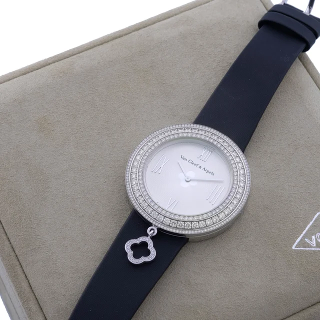 Van Cleef & Arpels VAN CLEEF & ARPELS, REF. HH35939, CHARMS, DIAMOND BEZEL, 38 MM, WHITE G