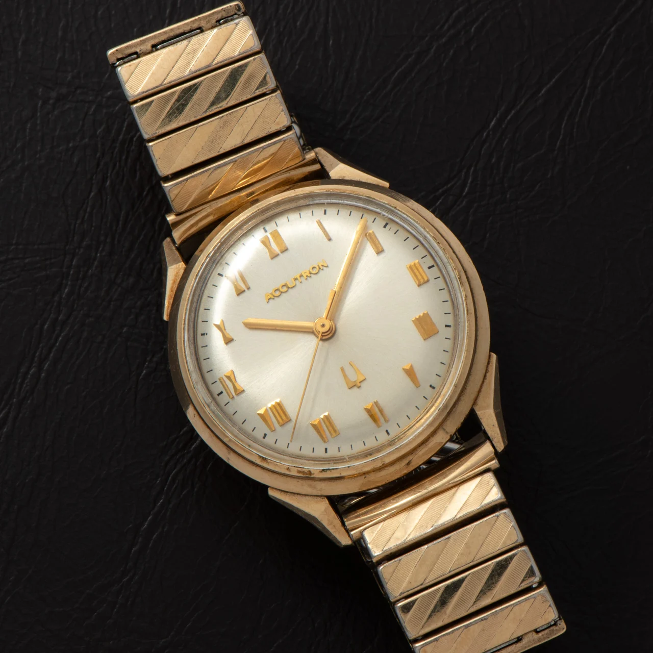 Bulova Accutron 40992362 33 mm kol saati