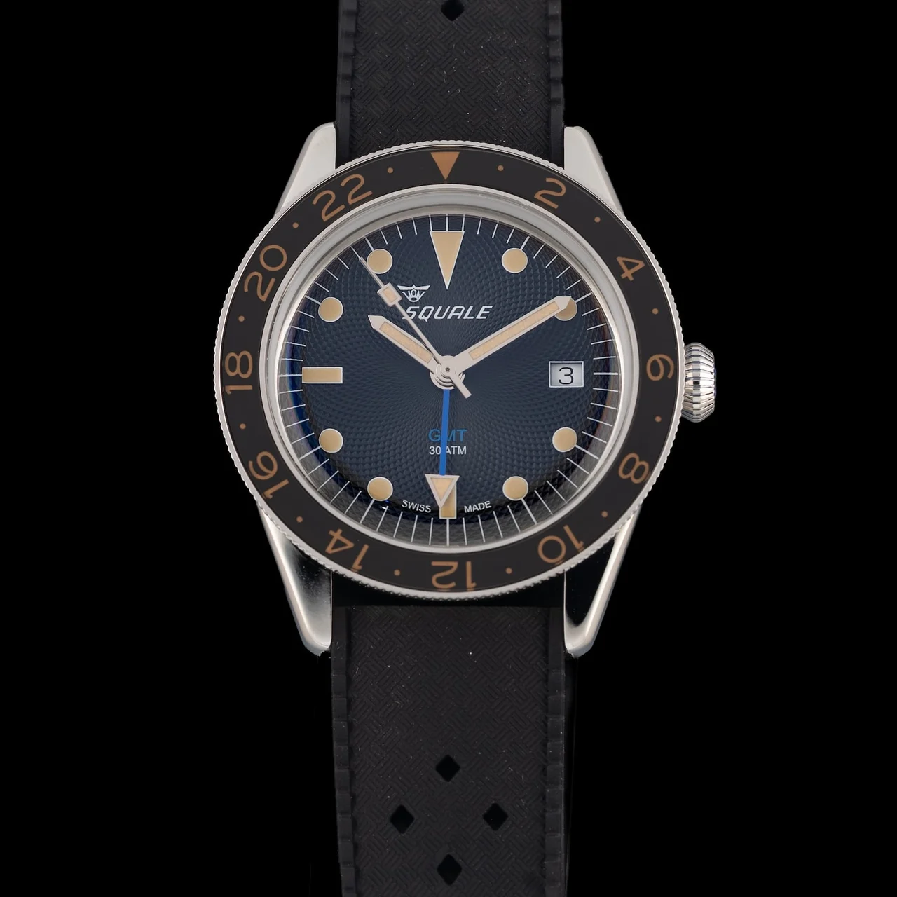 Squale GMT "Blackfin" Black Guilloché U.S. Exclusive SUB-39ERBK.HT NAP210009N34309 kol saati