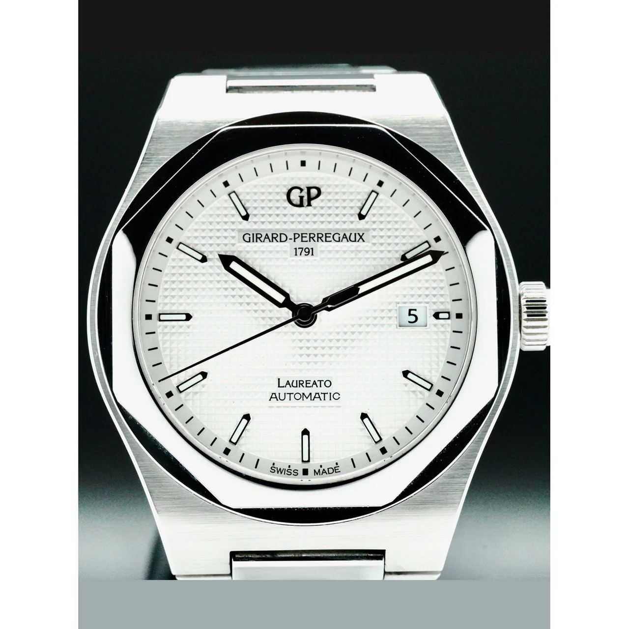 Girard-Perregaux Girard Perregaux 81000-11-131-11A Laureato Limited Edition 210000050054 41 mm kol saati