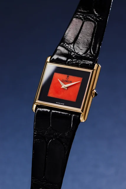 Corum Square Ref. 27354 Coral and onyx dial kol saati