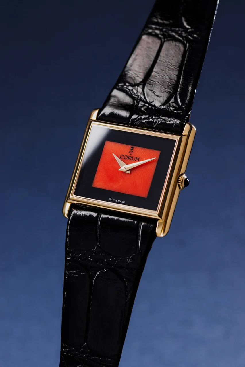 Corum Square Ref. 27354 Coral and onyx dial 28 mm kol saati
