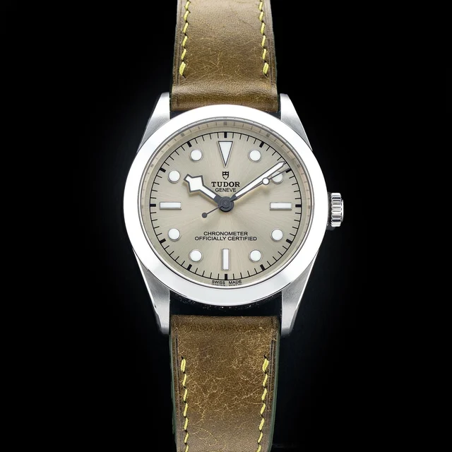 Tudor Black Bay One 39 210009N34159 kol saati