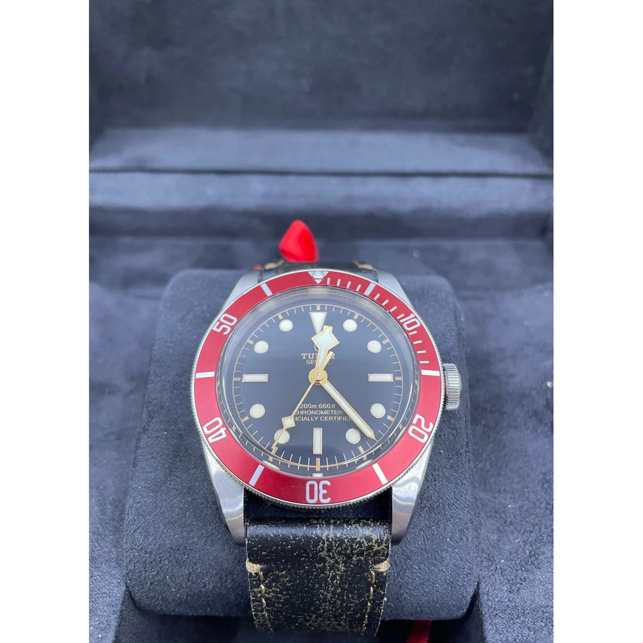 Tudor Black Bay Red 41mm M79230R-0011 210000015886 41 mm kol saati