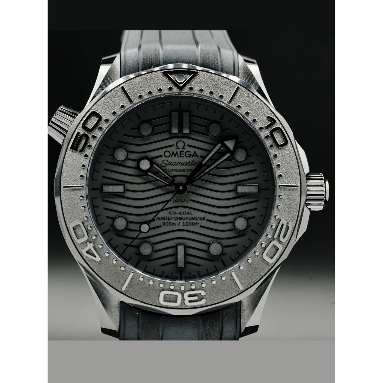OMEGA Seamaster Diver 300 Black Ceramic Black Dial 210.92.44.20.01.003 210000050212 43.5 mm kol saati