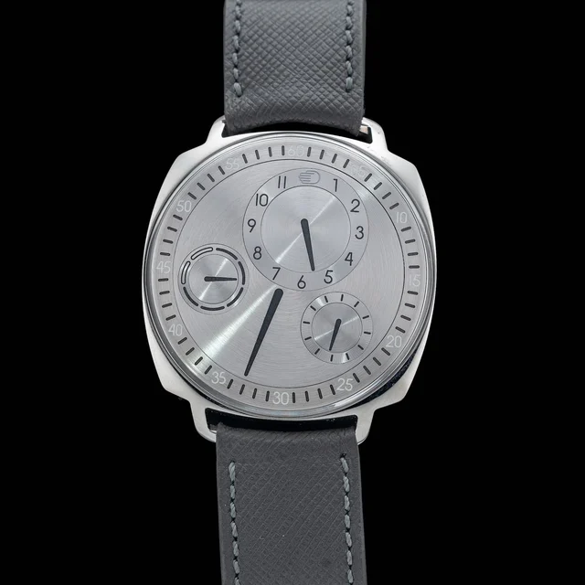 Ressence Type 1 Square 210009N39943 kol saati