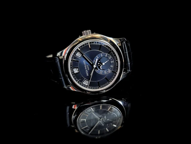 Patek Philippe Quantième Annuel 5205G-013 kol saati