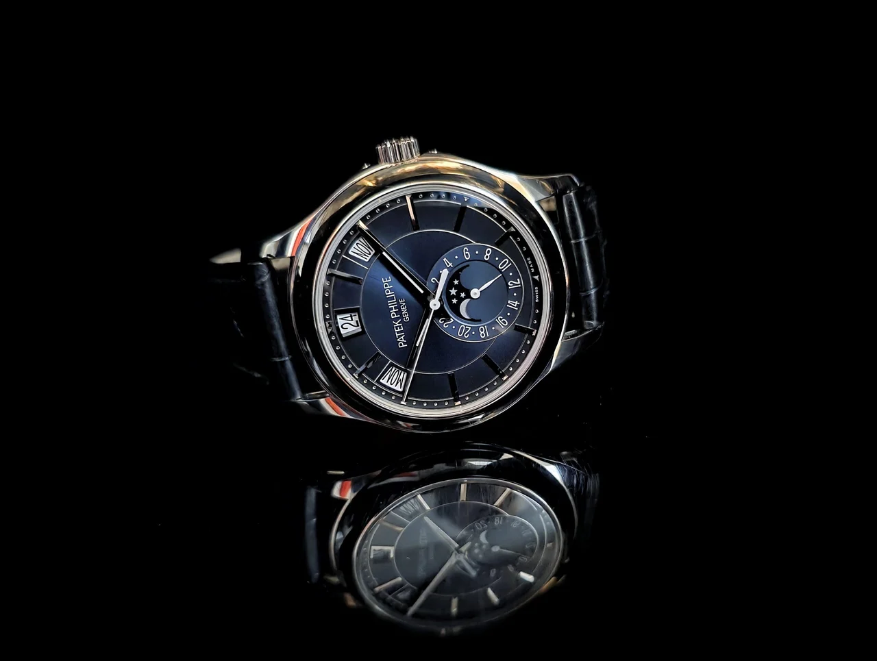 Patek Philippe Quantième Annuel 5205G-013 40 mm kol saati