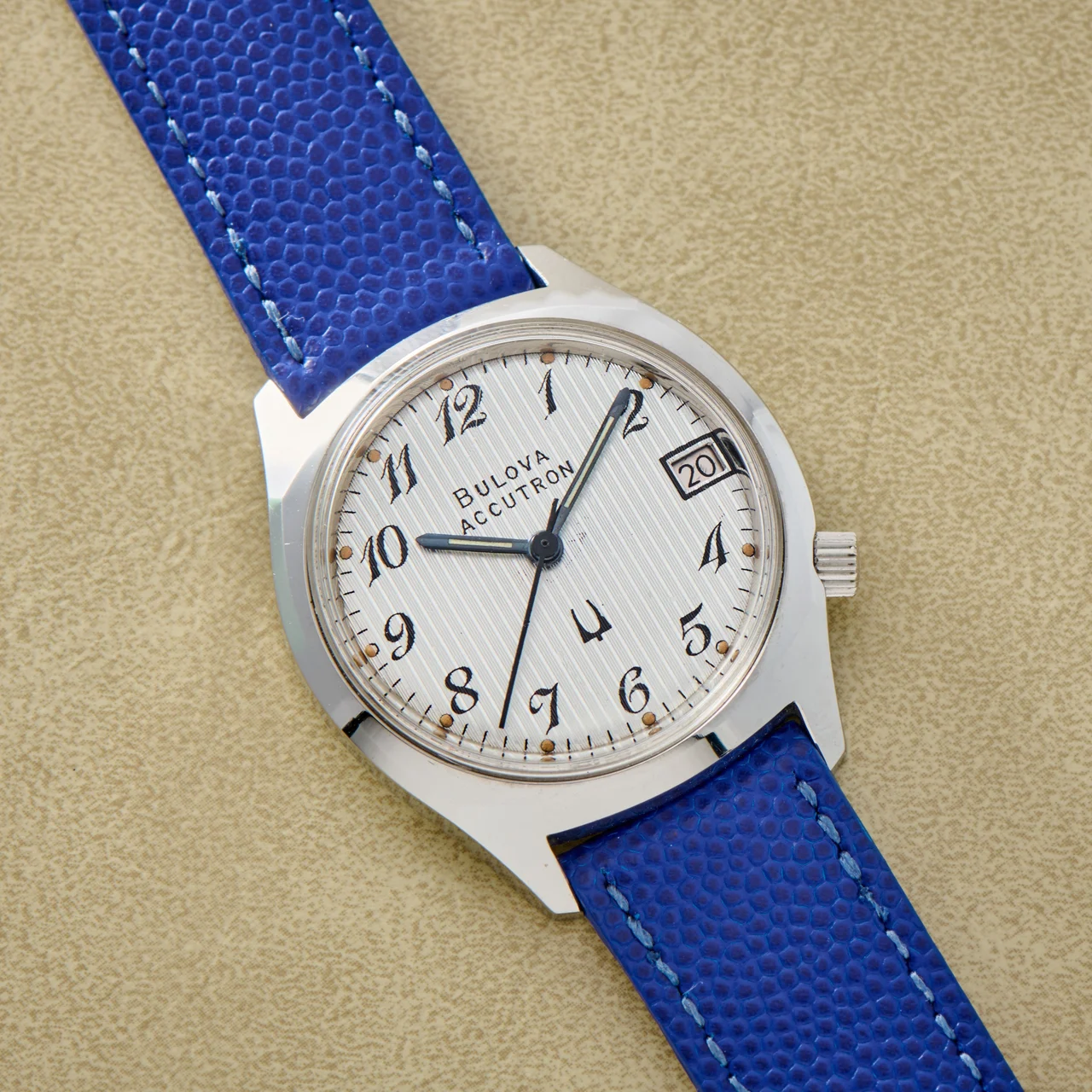 Bulova Accutron 40992747 34 mm kol saati